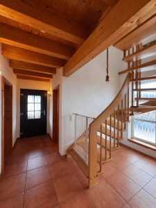 Flur mit Treppe