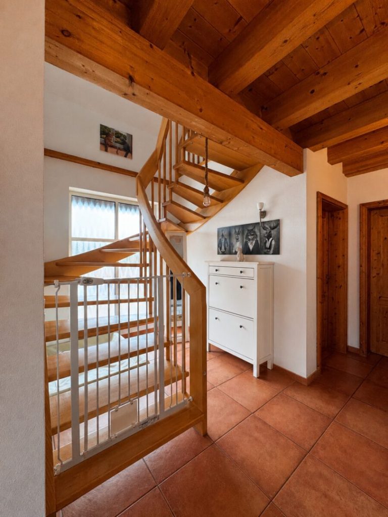 Flur mit Treppe